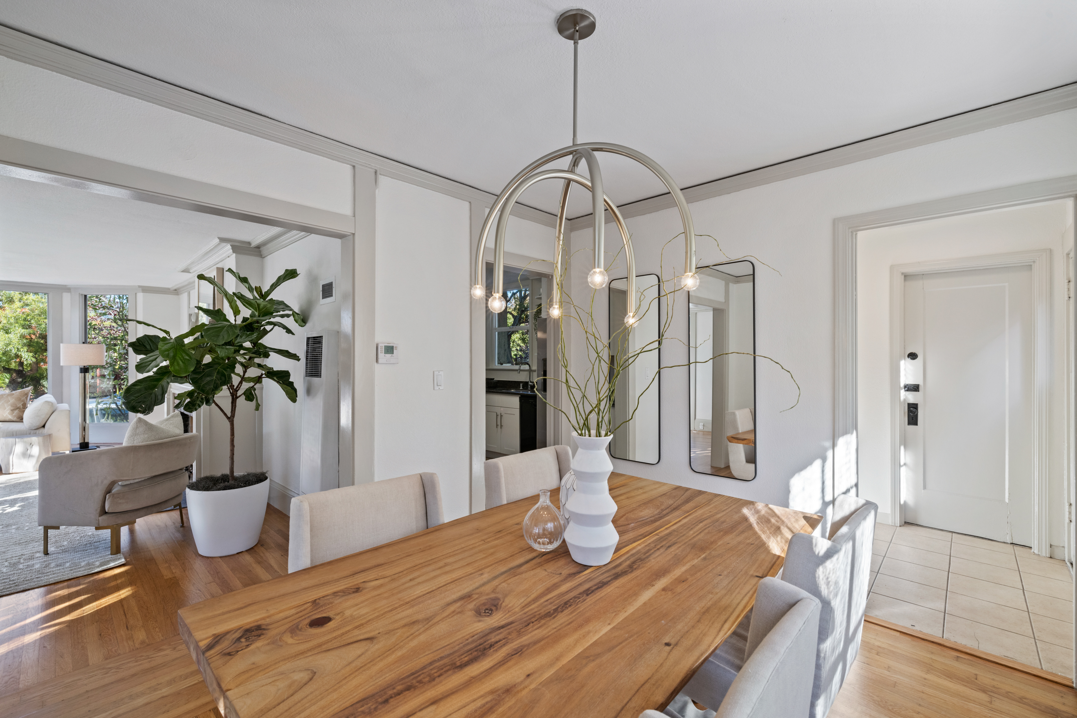  Classic Berkeley Charm Meets Versatility: Elmwood Home Plus Duplex - 物件實景