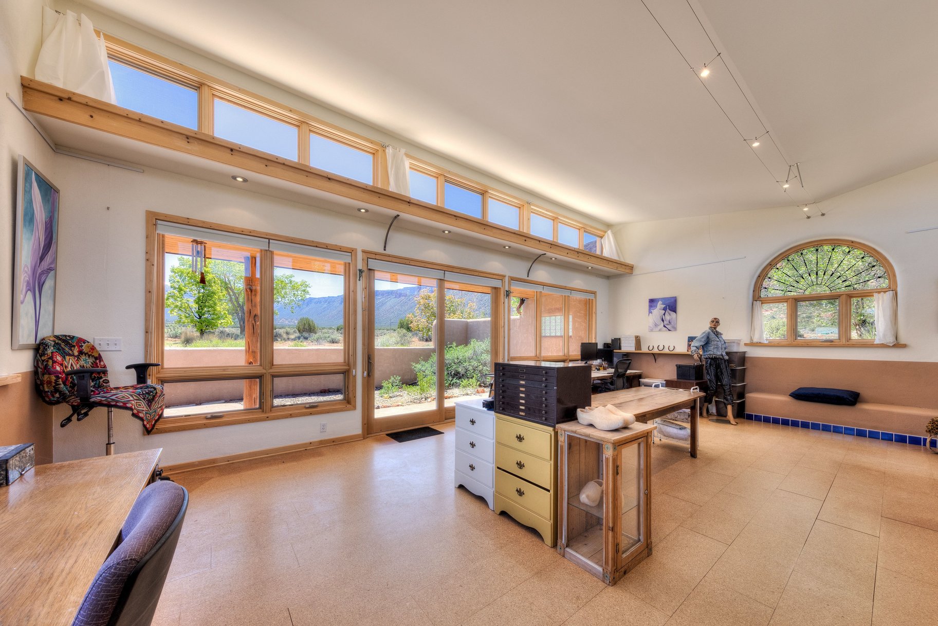  Unique, Custom, Castle Valley Home, Studio With Private Pond - 物件實景
