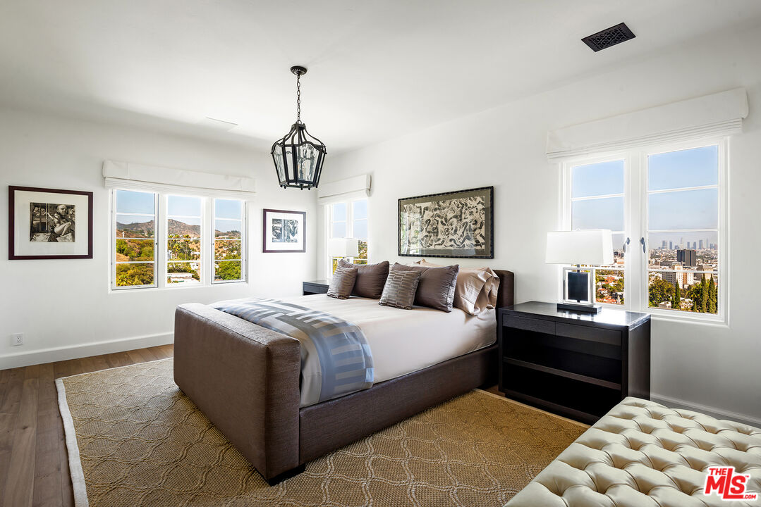 Los Angeles, California, 90068, United States, 4 Bedrooms Bedrooms, ,5 BathroomsBathrooms,Residential,For Sale,1910908