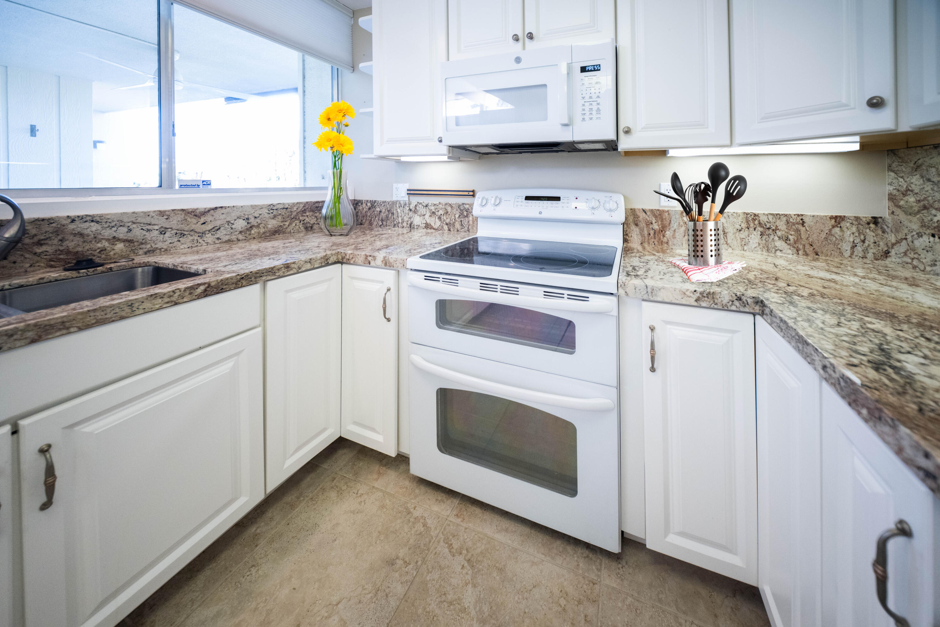 Palm Desert, California, 92260, United States, 2 Bedrooms Bedrooms, ,2 BathroomsBathrooms,Residential,For Sale,1805960