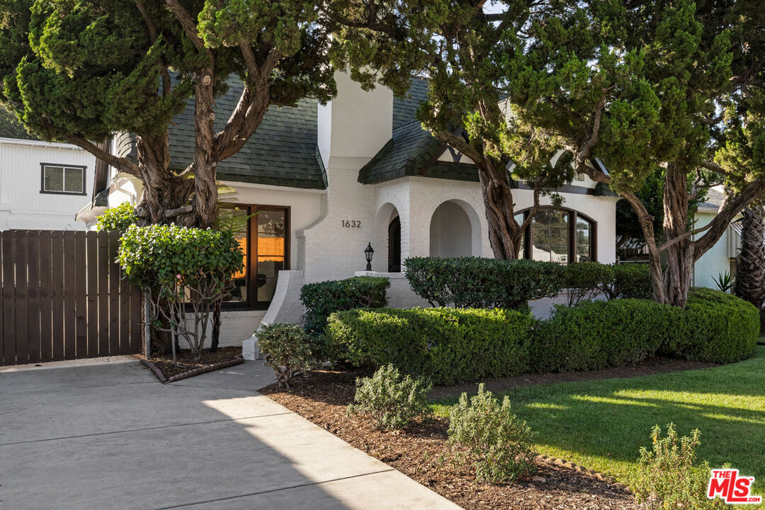 Los Angeles, California, 90041, United States, 3 Bedrooms Bedrooms, ,3 BathroomsBathrooms,Residential,For Sale,2001865