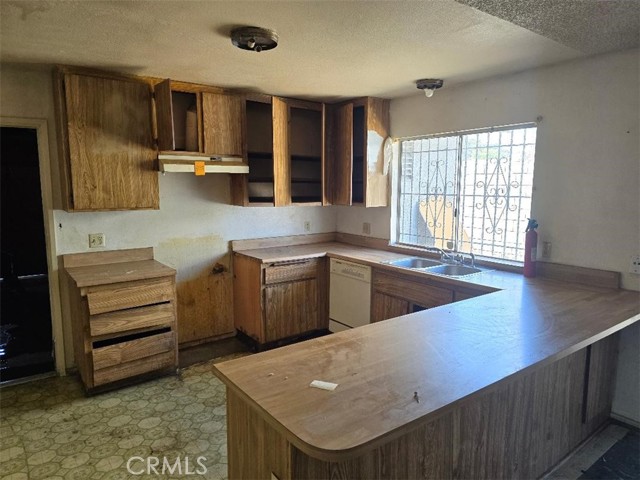 Compton, California, 90220, United States, 3 Bedrooms Bedrooms, ,2 BathroomsBathrooms,Residential,For Sale,1910620