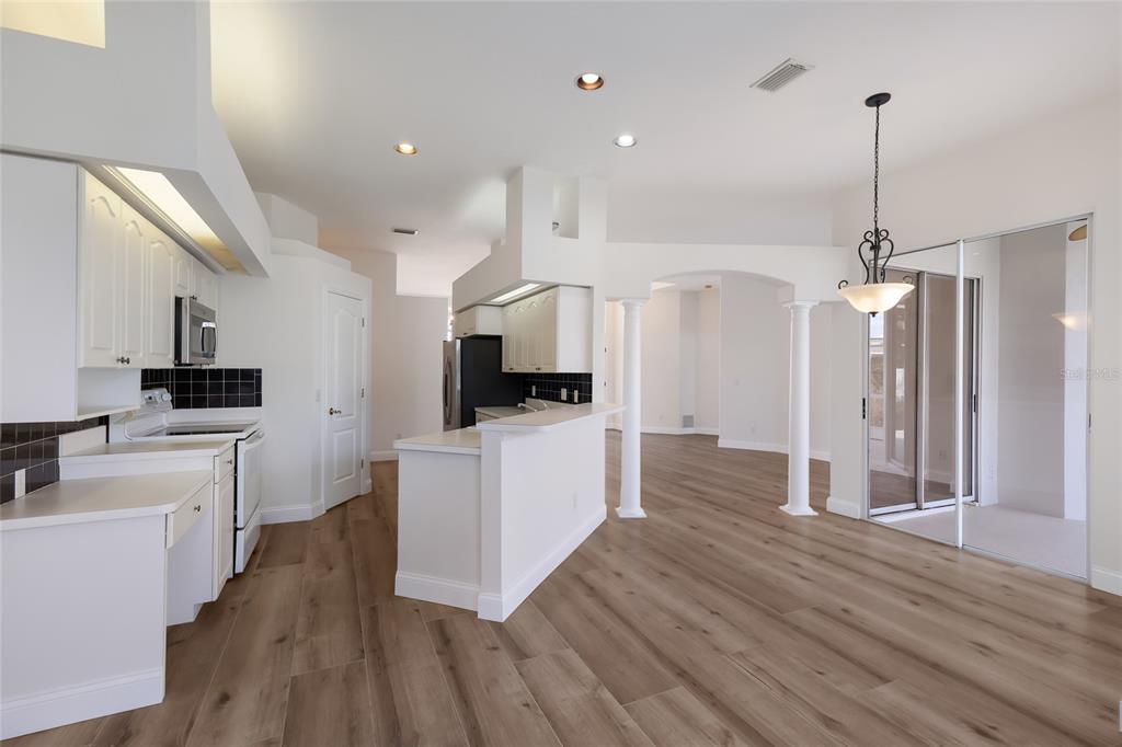 Sarasota, Florida, 34243, United States, 3 Bedrooms Bedrooms, ,2 BathroomsBathrooms,Residential,For Sale,1989326