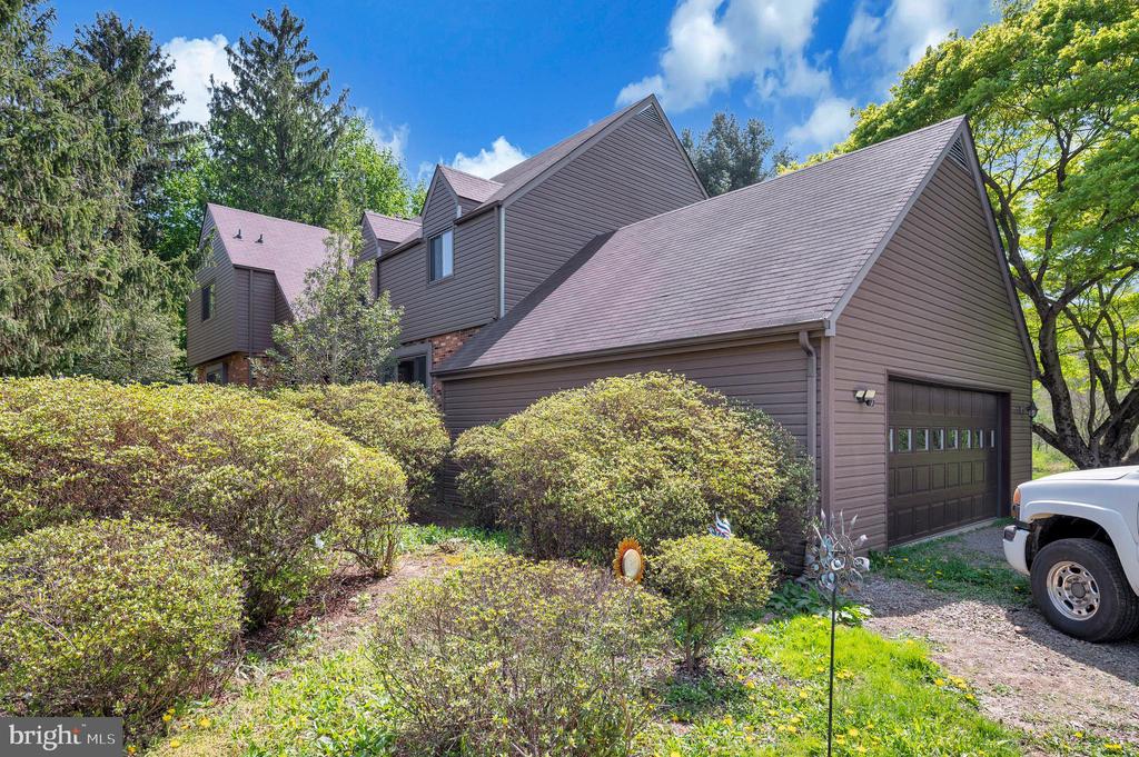 Linden, Virginia, 22642, United States, 5 Bedrooms Bedrooms, ,4 BathroomsBathrooms,Residential,For Sale,2037897