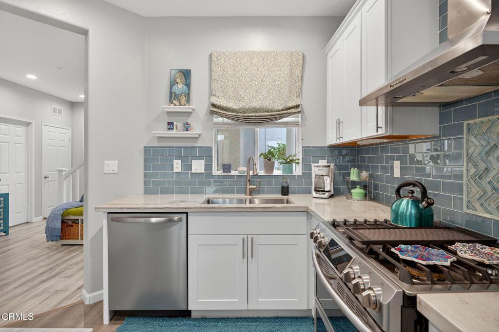 Moorpark, California, 93021, United States, 2 Bedrooms Bedrooms, ,3 BathroomsBathrooms,Residential,For Sale,1989466