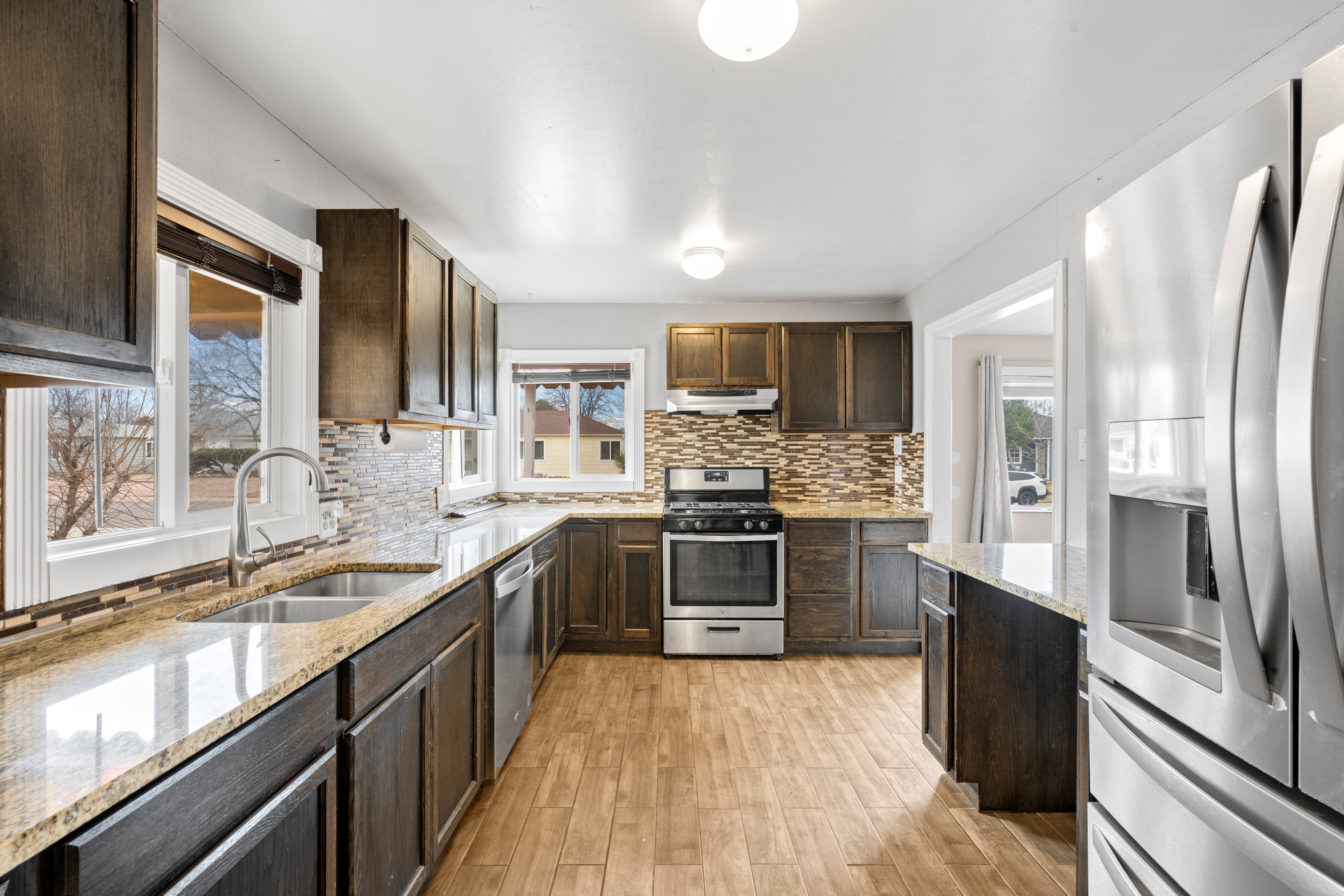  5 Bedroom Home Just Steps From Huston Lake Park - 物件實景