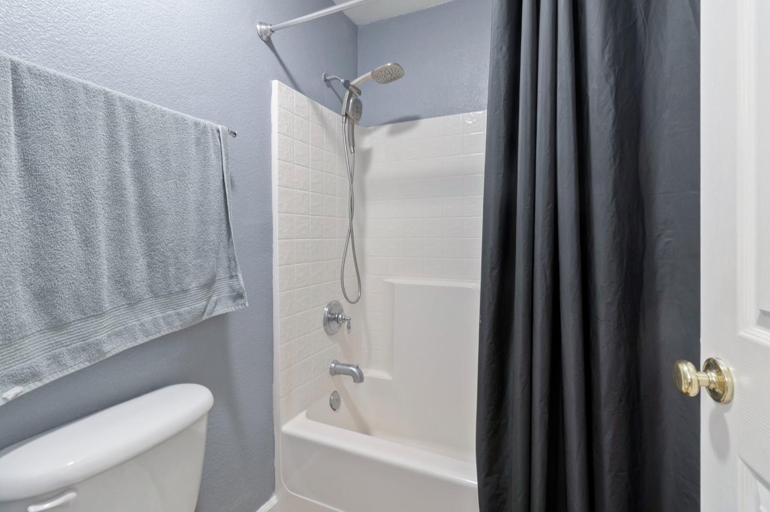 Patterson, California, 95363, United States, 5 Bedrooms Bedrooms, ,3 BathroomsBathrooms,Residential,For Sale,1982239