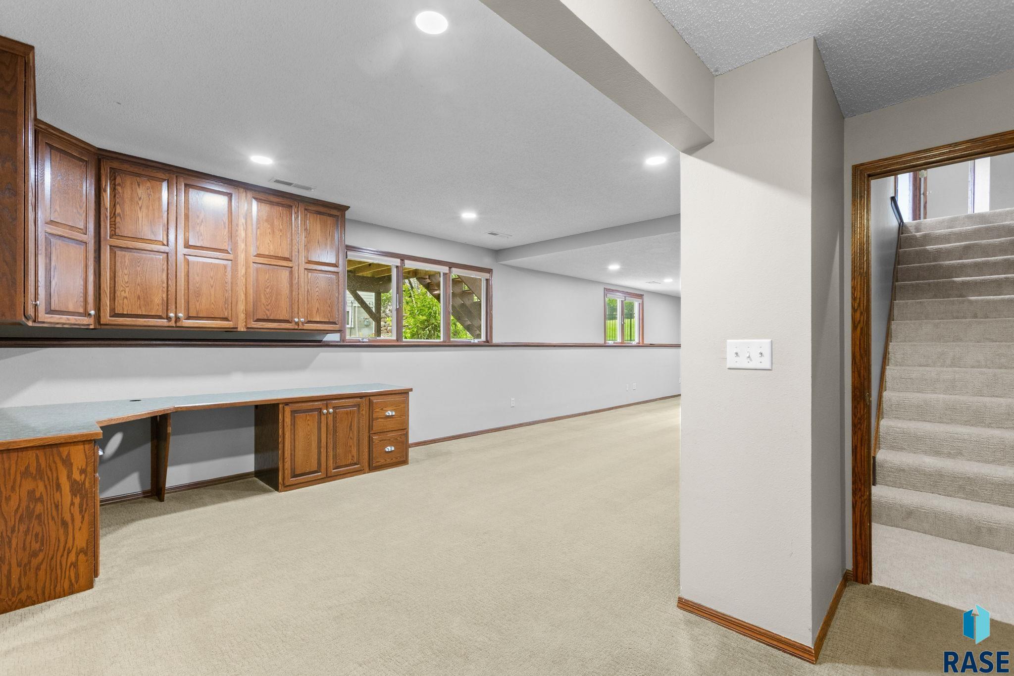 Sioux Falls, South Dakota, 57103, United States, 5 Bedrooms Bedrooms, ,2 BathroomsBathrooms,Residential,For Sale,1908912