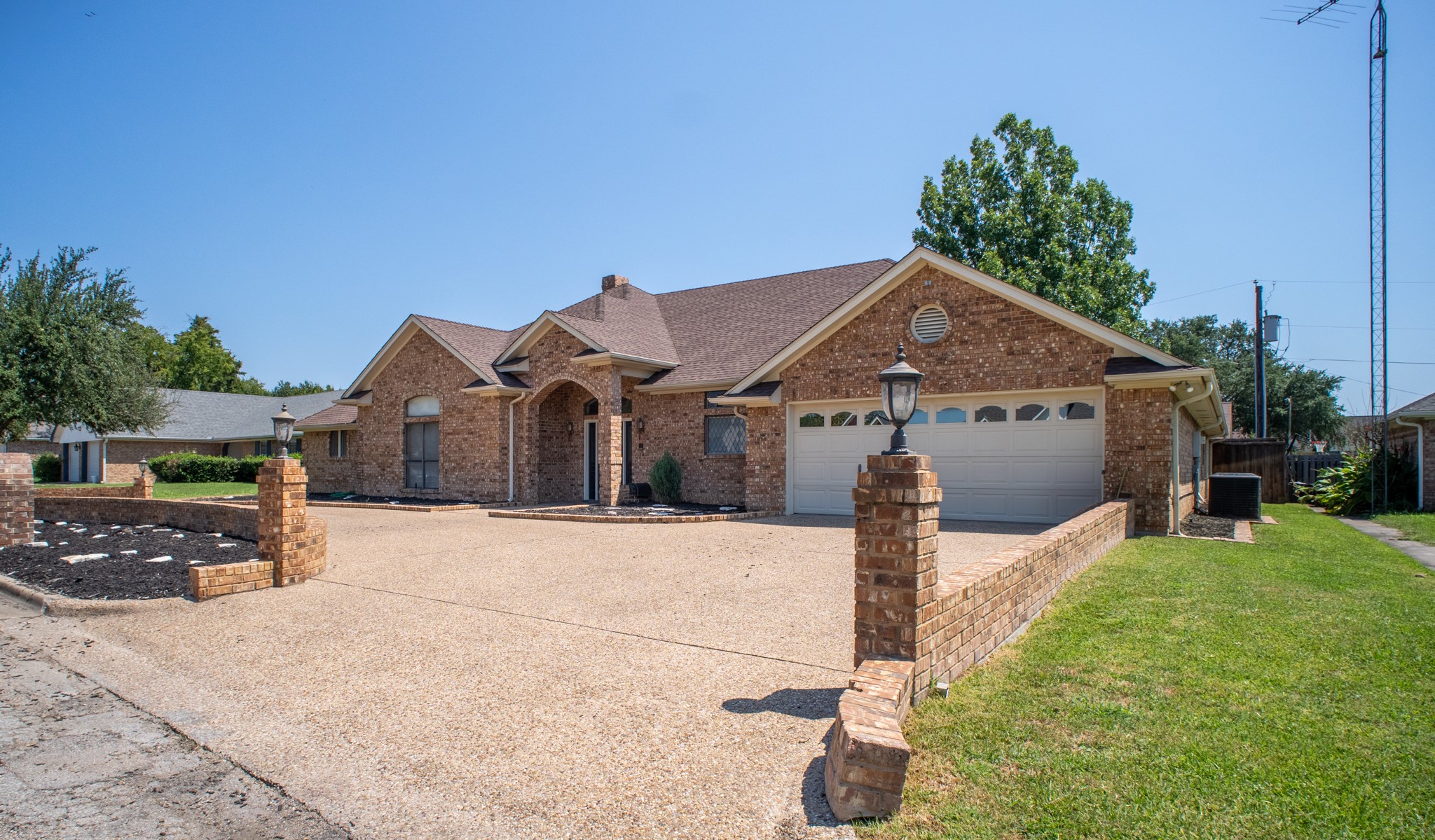 Mexia, Texas, 76667, United States, 4 Bedrooms Bedrooms, ,5 BathroomsBathrooms,Residential,For Sale,1941675