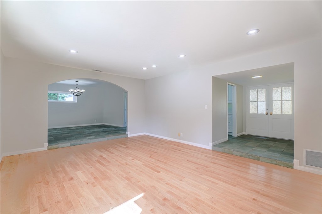 Woodland Hills, California, 91367, United States, 4 Bedrooms Bedrooms, ,3 BathroomsBathrooms,Residential,For Sale,1987508