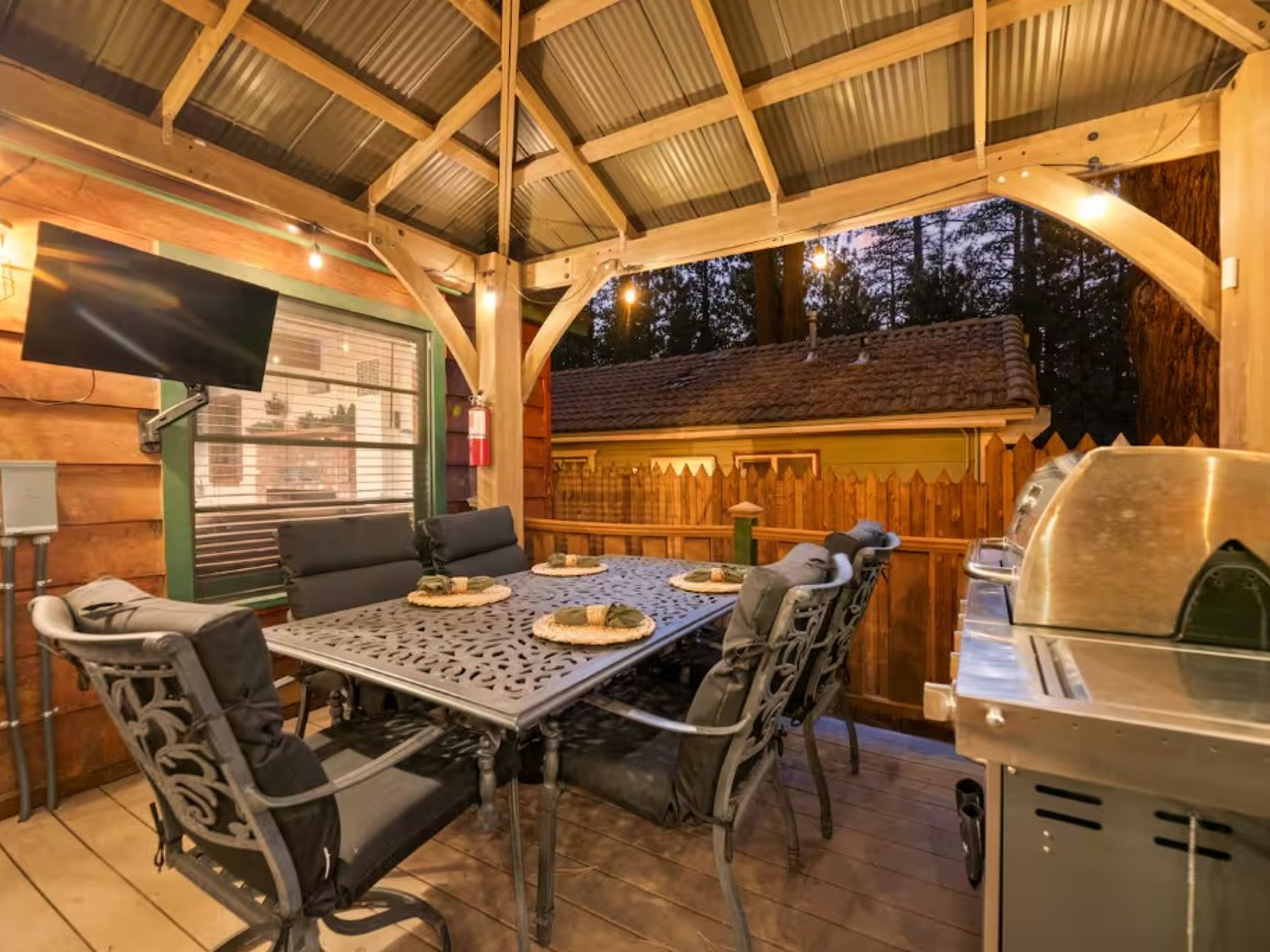 409 West Rainbow Boulevard, Big Bear, CA 92314 - 物件實景