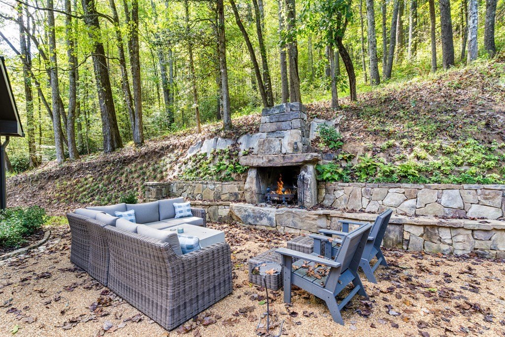 Murphy, North Carolina, 28906, United States, 3 Bedrooms Bedrooms, ,3 BathroomsBathrooms,Residential,For Sale,1982645