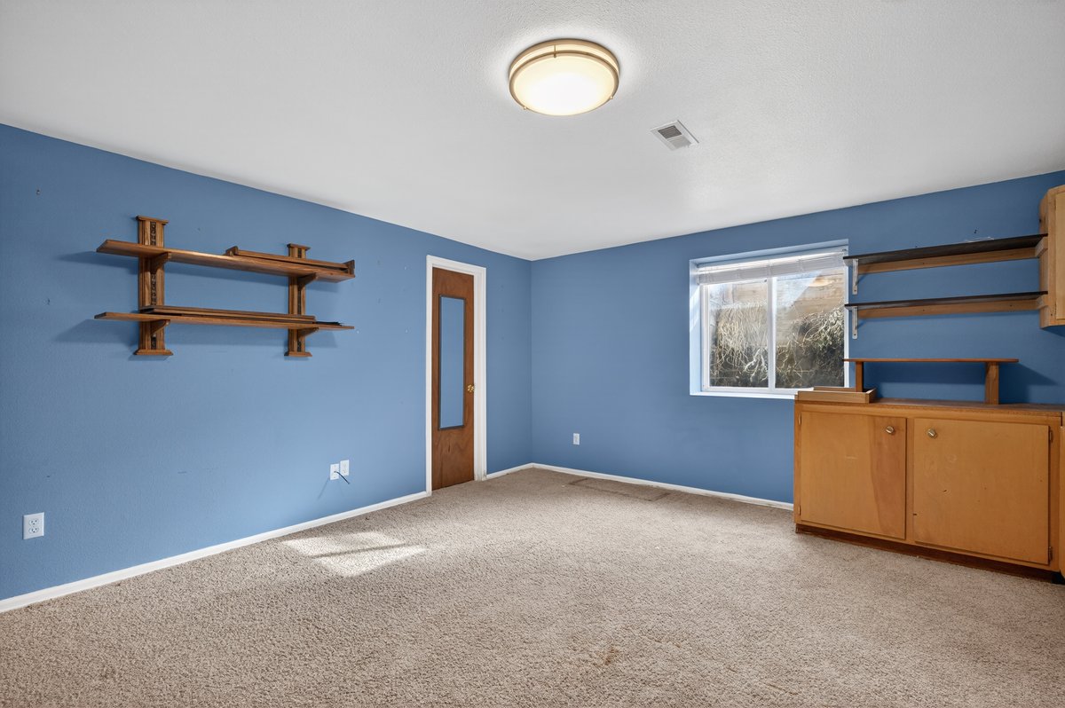 Cheyenne, Wyoming, 82009, United States, 5 Bedrooms Bedrooms, ,2 BathroomsBathrooms,Residential,For Sale,2016553