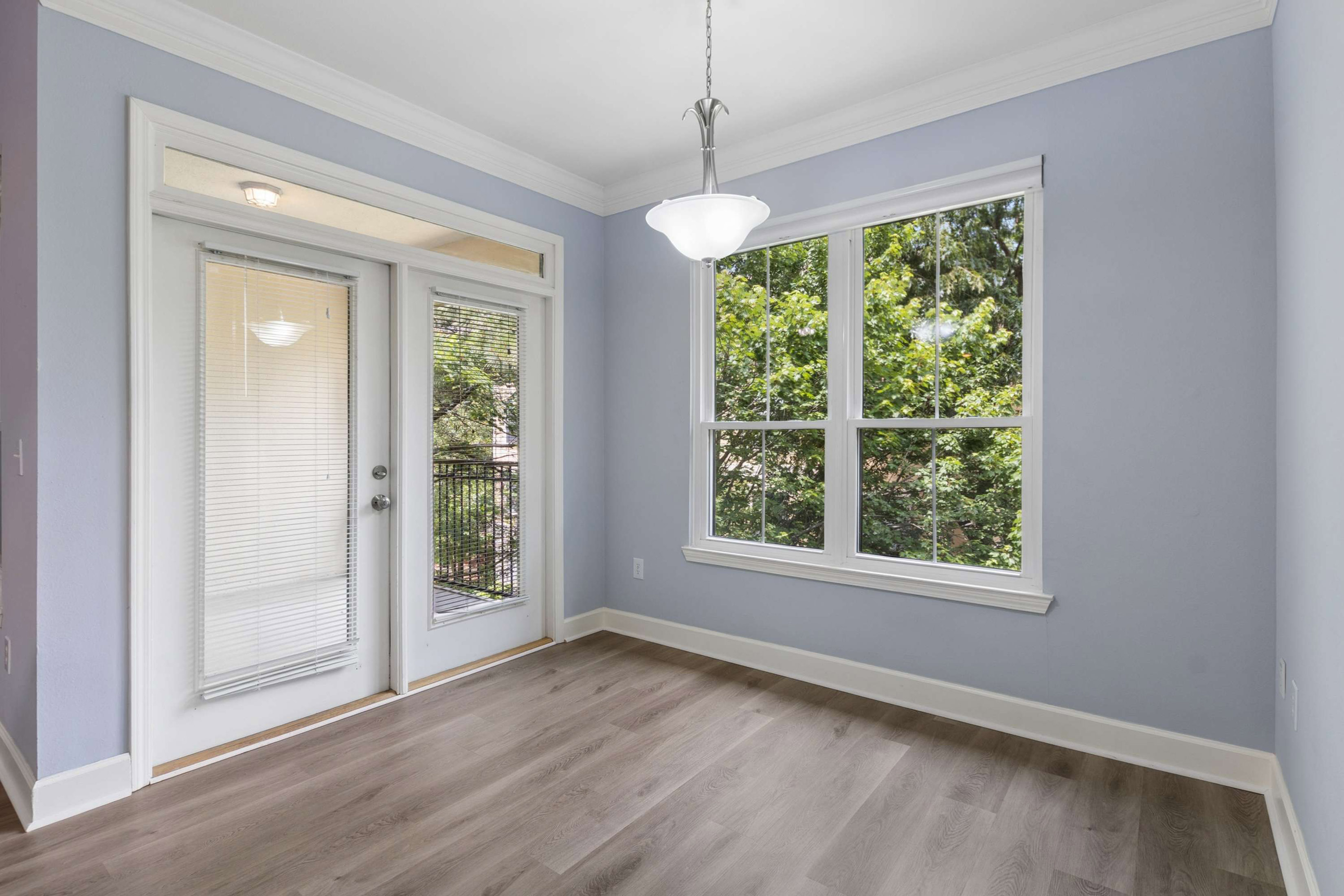  Renovated Condo Combines Comfort, Privacy and Intown Convenience - 物件實景