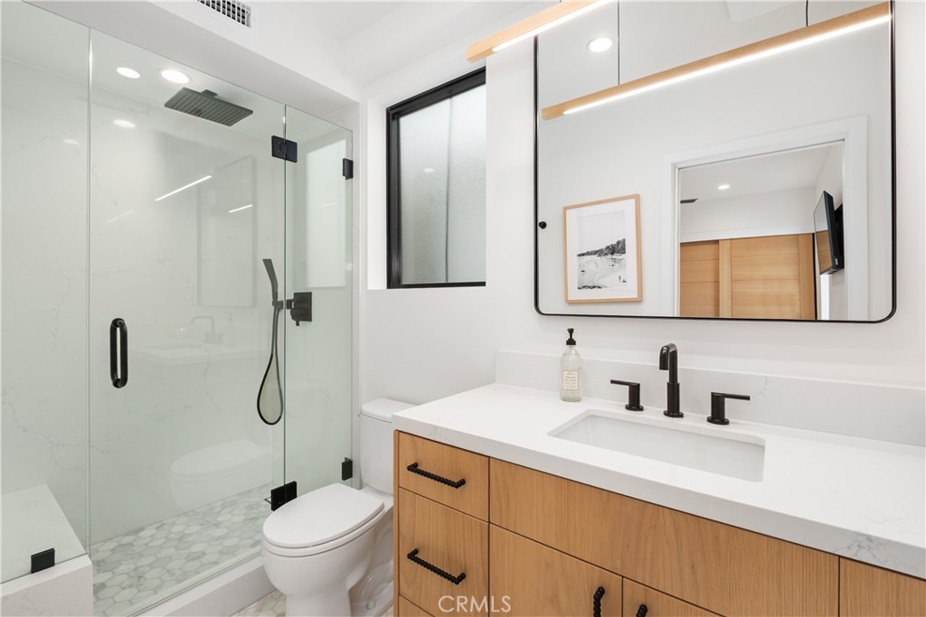 Newport Beach, California, 92663, United States, 5 Bedrooms Bedrooms, ,6 BathroomsBathrooms,Residential,For Sale,1993408