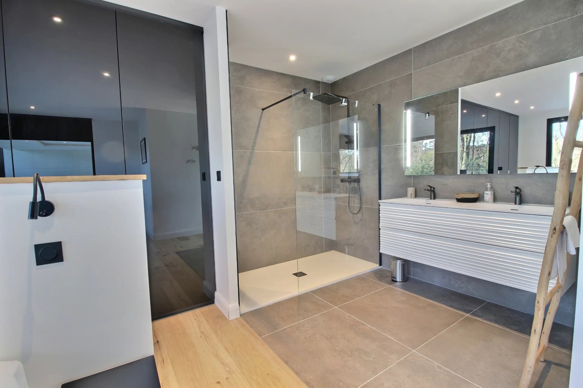 Arcachon, New Aquitaine, 33120, FR, 4 Bedrooms Bedrooms, ,Residential,For Sale,1995658