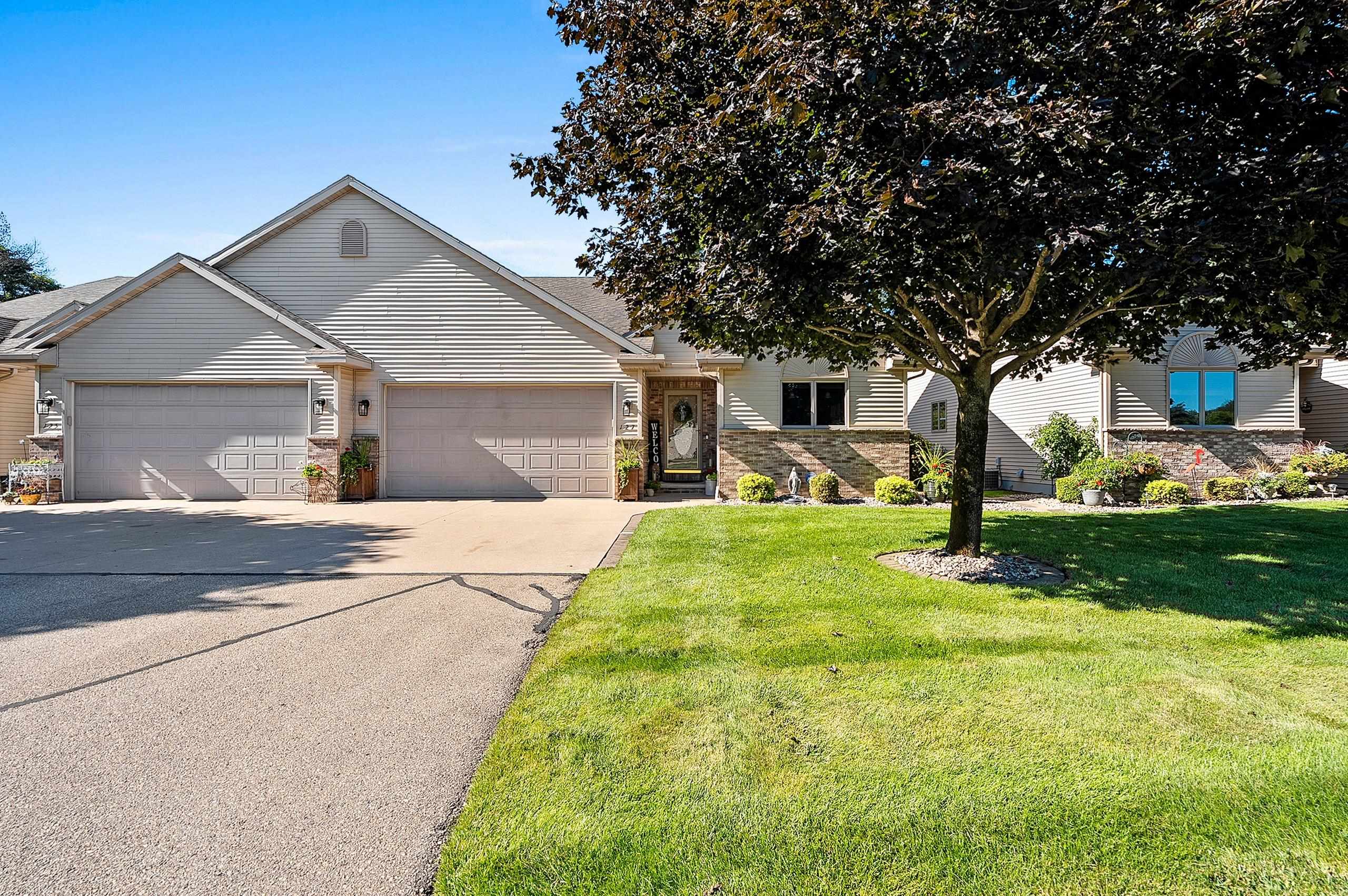 SHAWANO, Wisconsin, 54166, United States, 3 Bedrooms Bedrooms, ,3 BathroomsBathrooms,Residential,For Sale,1940998