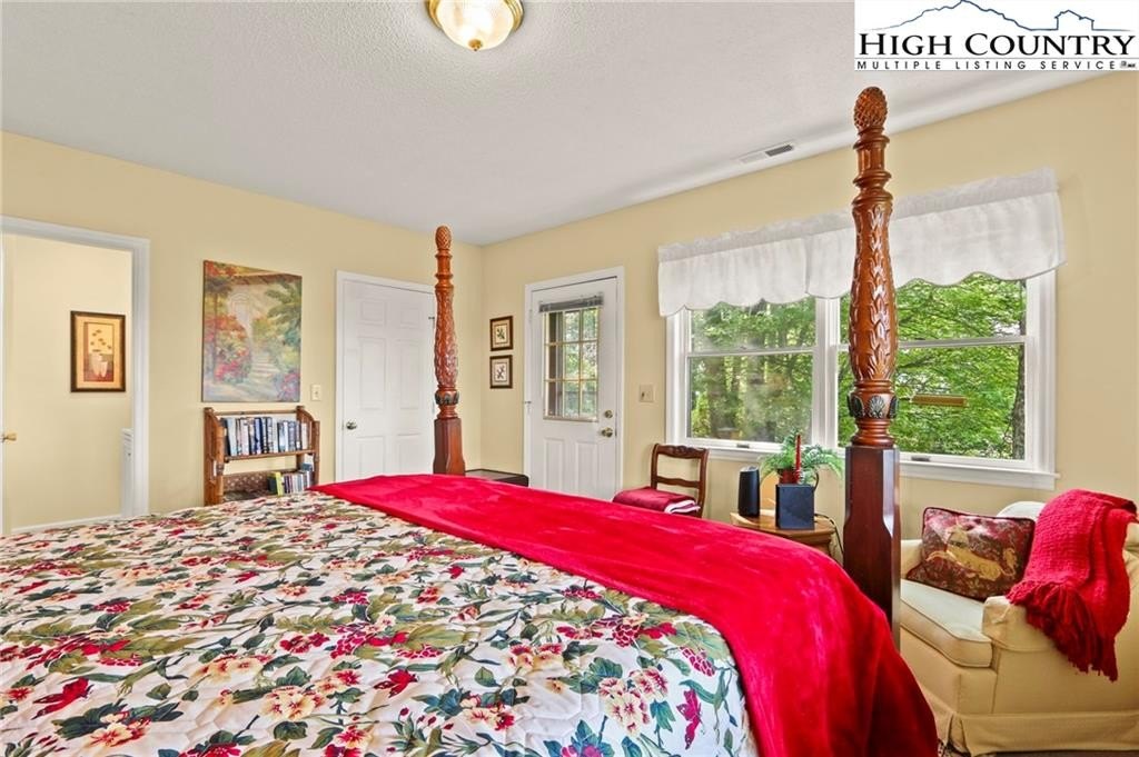Boone, North Carolina, 28607, United States, 3 Bedrooms Bedrooms, ,3 BathroomsBathrooms,Residential,For Sale,1941298