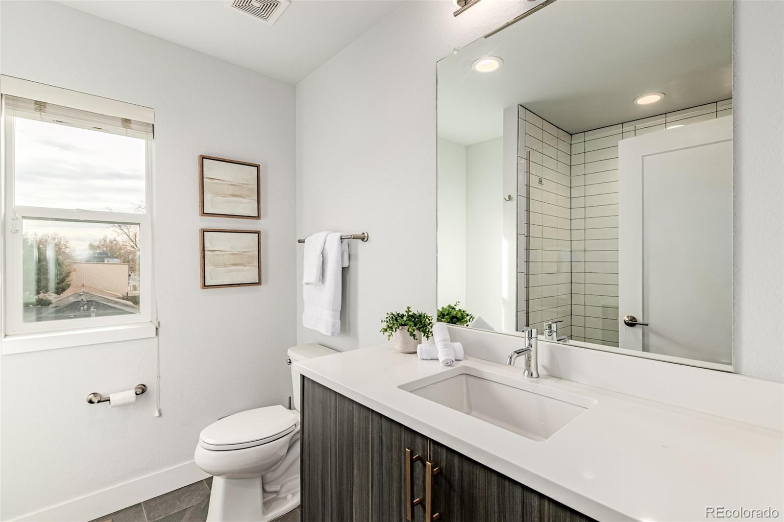 Denver, Colorado, 80204, United States, 3 Bedrooms Bedrooms, ,1 BathroomBathrooms,Residential,For Sale,1990930