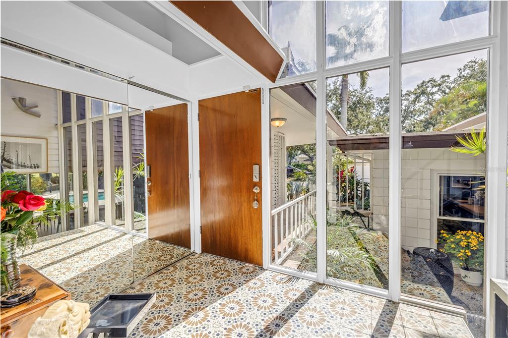 St Petersburg, Florida, 33704, United States, 4 Bedrooms Bedrooms, ,4 BathroomsBathrooms,Residential,For Sale,1991901