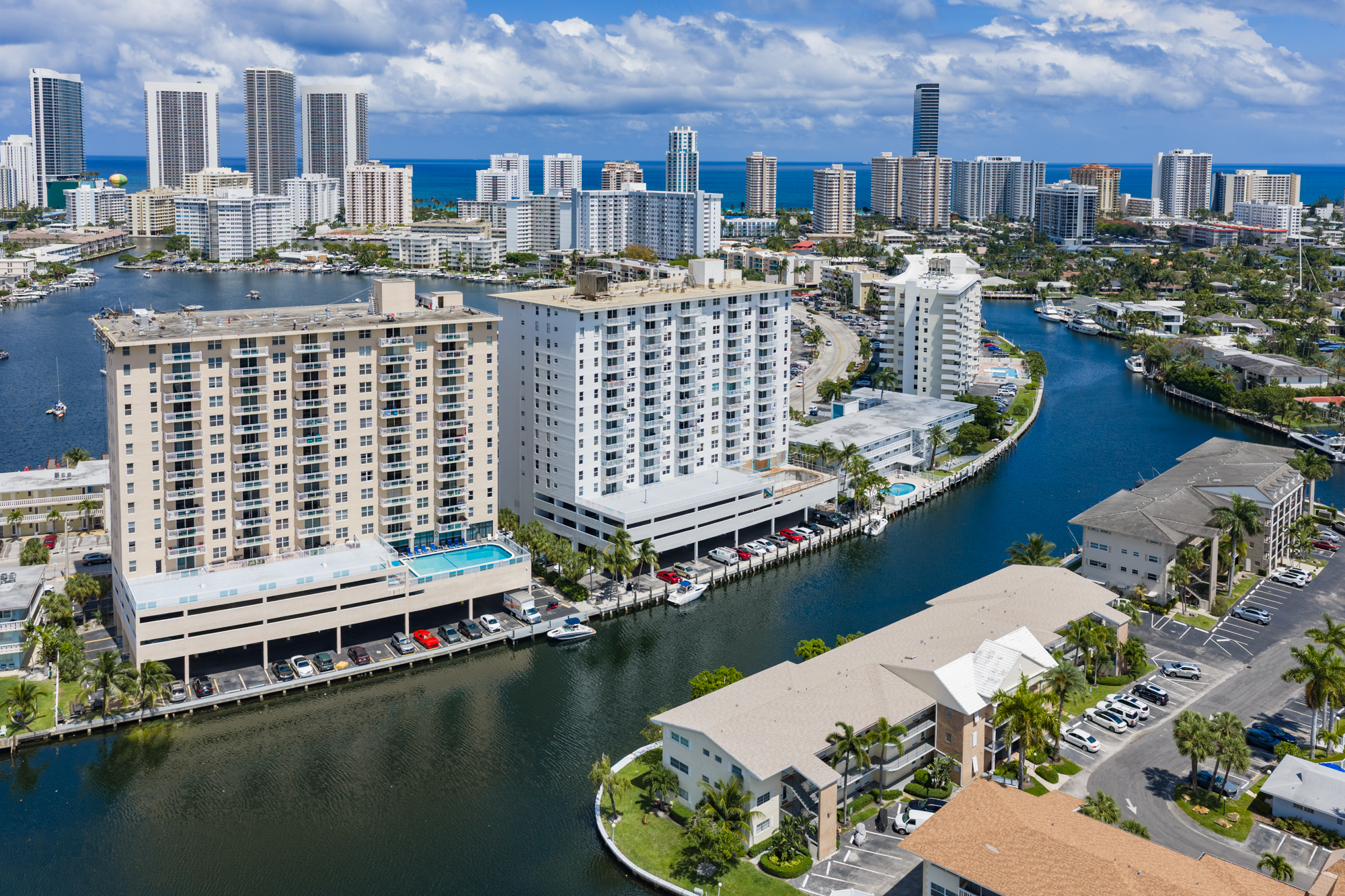  427 Golden Isles Dr, Hallandale Beach, FL, 33009 - 物件實景