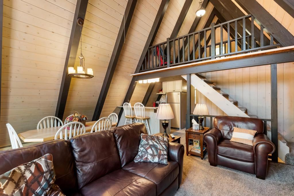 Harbor Springs, Michigan, 49740, United States, 2 Bedrooms Bedrooms, ,2 BathroomsBathrooms,Residential,For Sale,1901422
