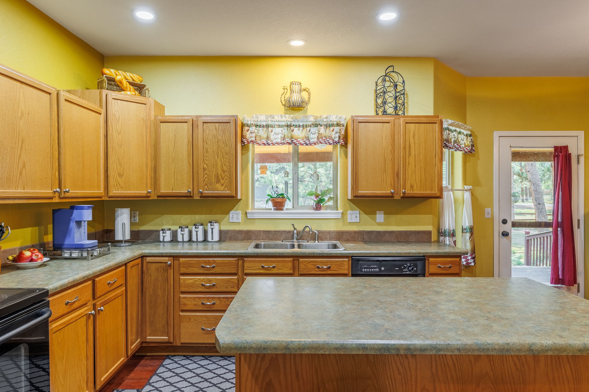Woodland Park, Colorado, 80863, United States, 4 Bedrooms Bedrooms, ,3 BathroomsBathrooms,Residential,For Sale,1925072