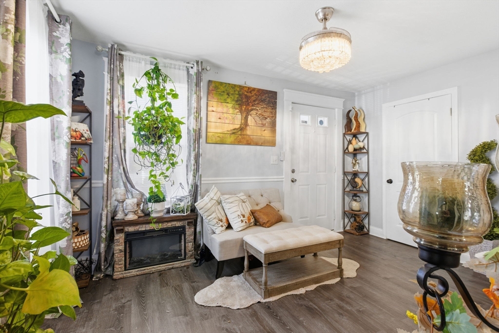 Lowell, Massachusetts, 01852, United States, 3 Bedrooms Bedrooms, ,3 BathroomsBathrooms,Residential,For Sale,1989388