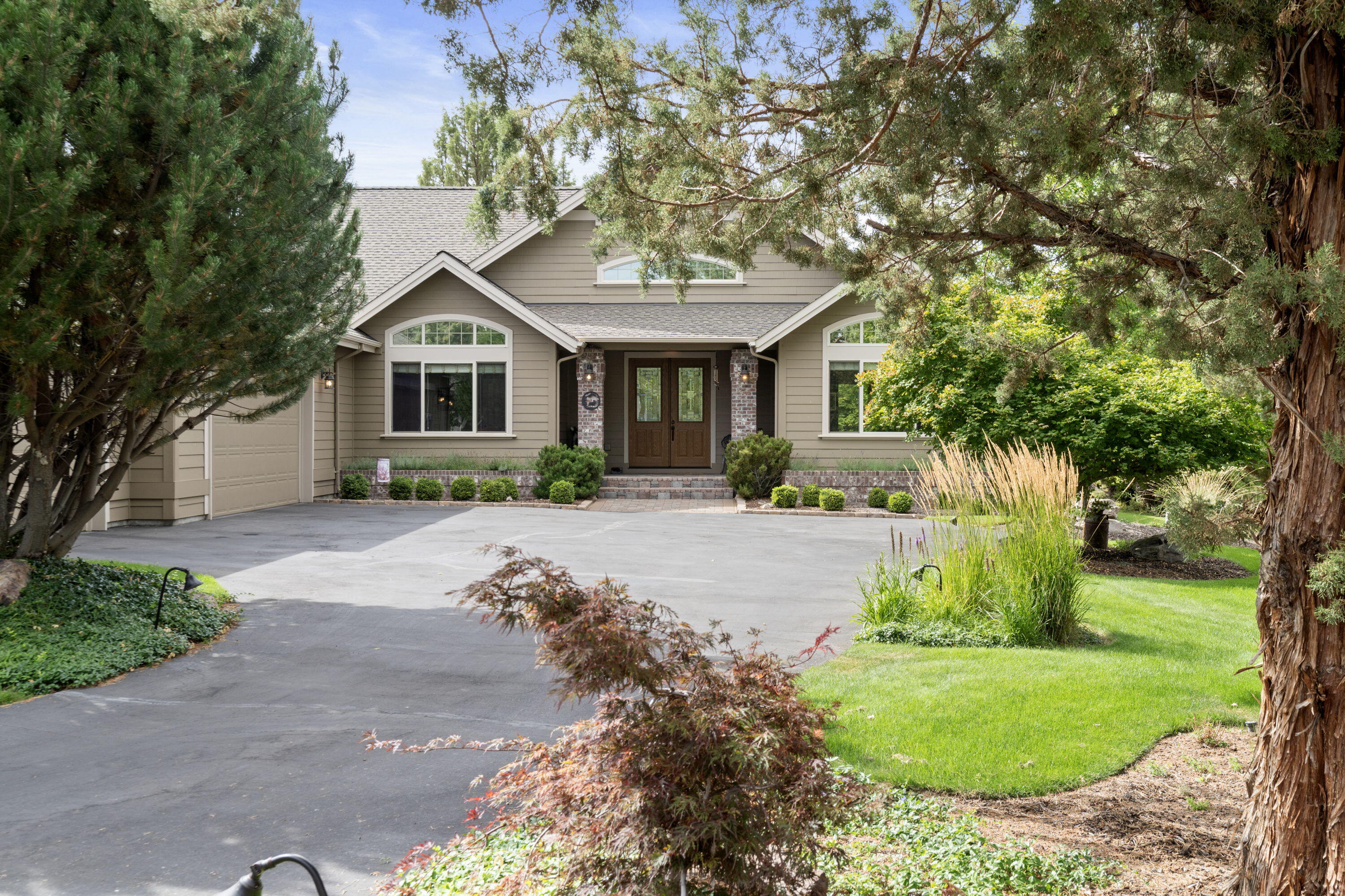Redmond, Oregon, 97756, United States, 3 Bedrooms Bedrooms, ,3 BathroomsBathrooms,Residential,For Sale,1919613