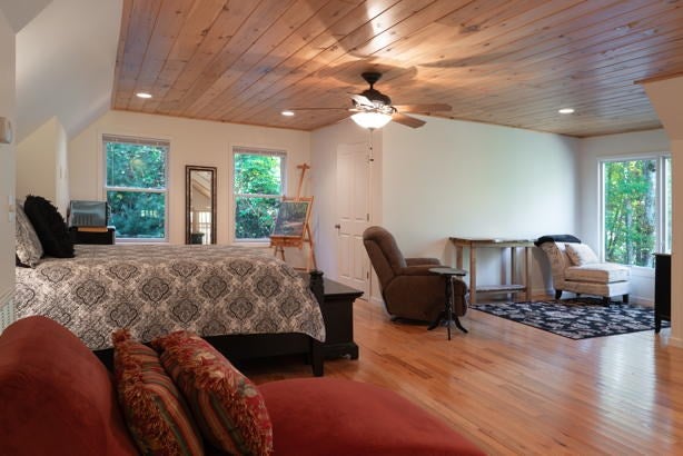 Murphy, North Carolina, 28906, United States, 4 Bedrooms Bedrooms, ,4 BathroomsBathrooms,Residential,For Sale,1989693