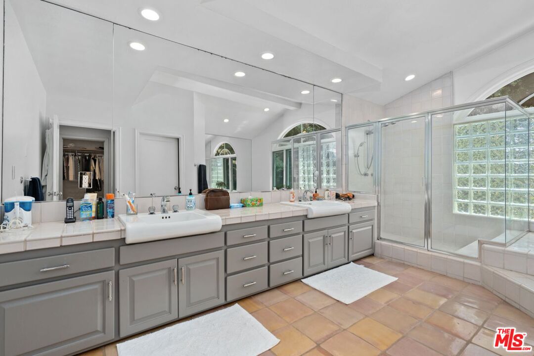 Calabasas, California, 91302, United States, 4 Bedrooms Bedrooms, ,3 BathroomsBathrooms,Residential,For Sale,1896554