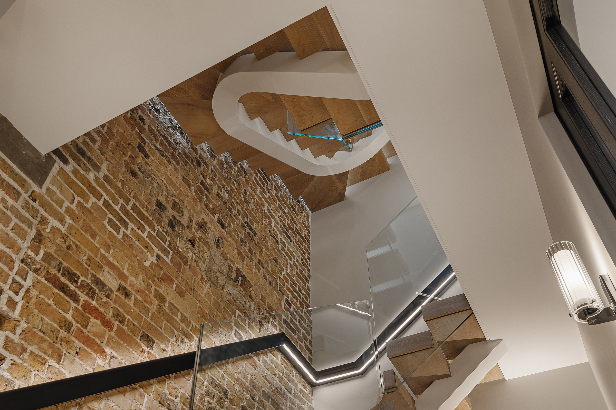  A beautiful brand-new mews home with private parking and award-winning gardens - 物件實景
