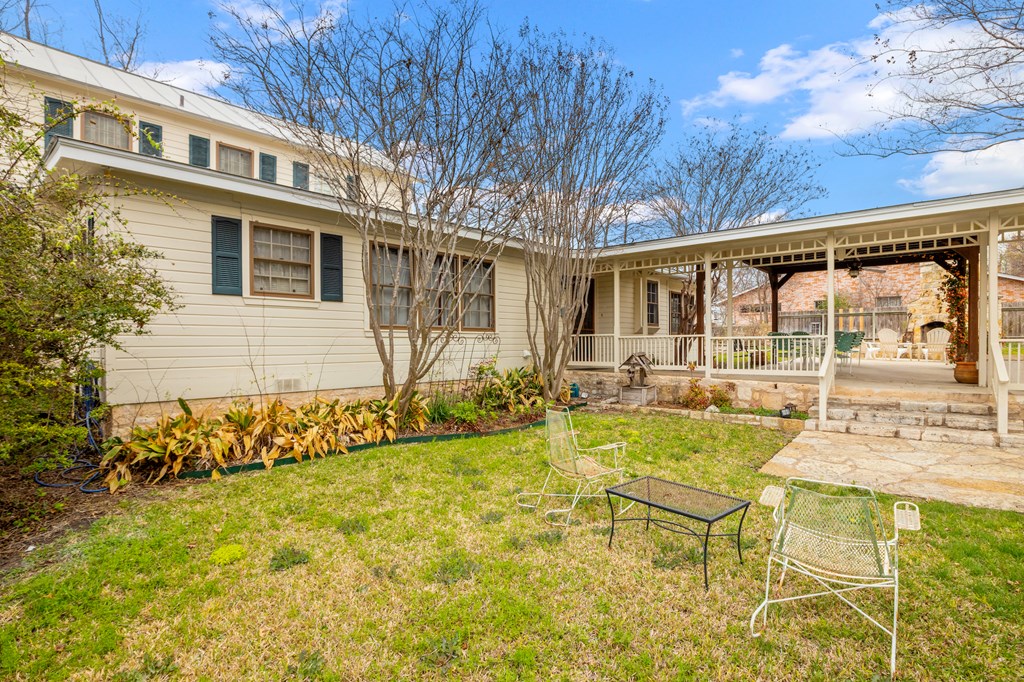 211 S Crockett St, Fredericksburg, Texas, 78624, United States, 3 Bedrooms Bedrooms, ,3 BathroomsBathrooms,Residential,For Sale,211 S Crockett St,1217754