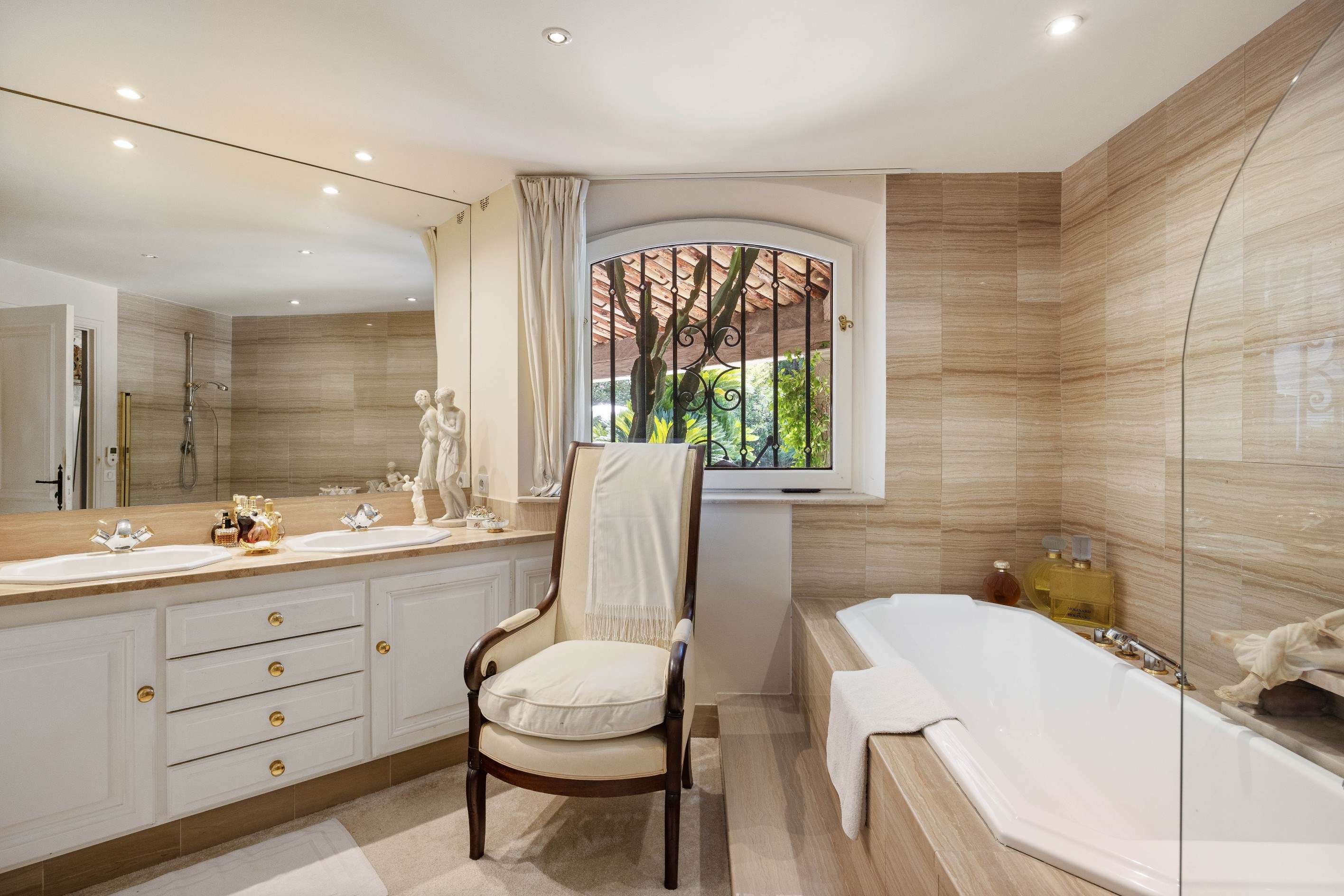  Charming 6-bedroom villa with pool on a 2,108 m² plot - 物件實景