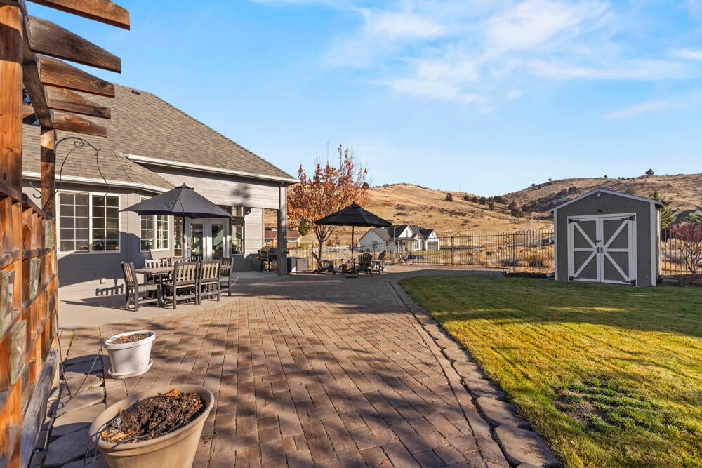Klamath Falls, Oregon, 97601, United States, 3 Bedrooms Bedrooms, ,3 BathroomsBathrooms,Residential,For Sale,1848515