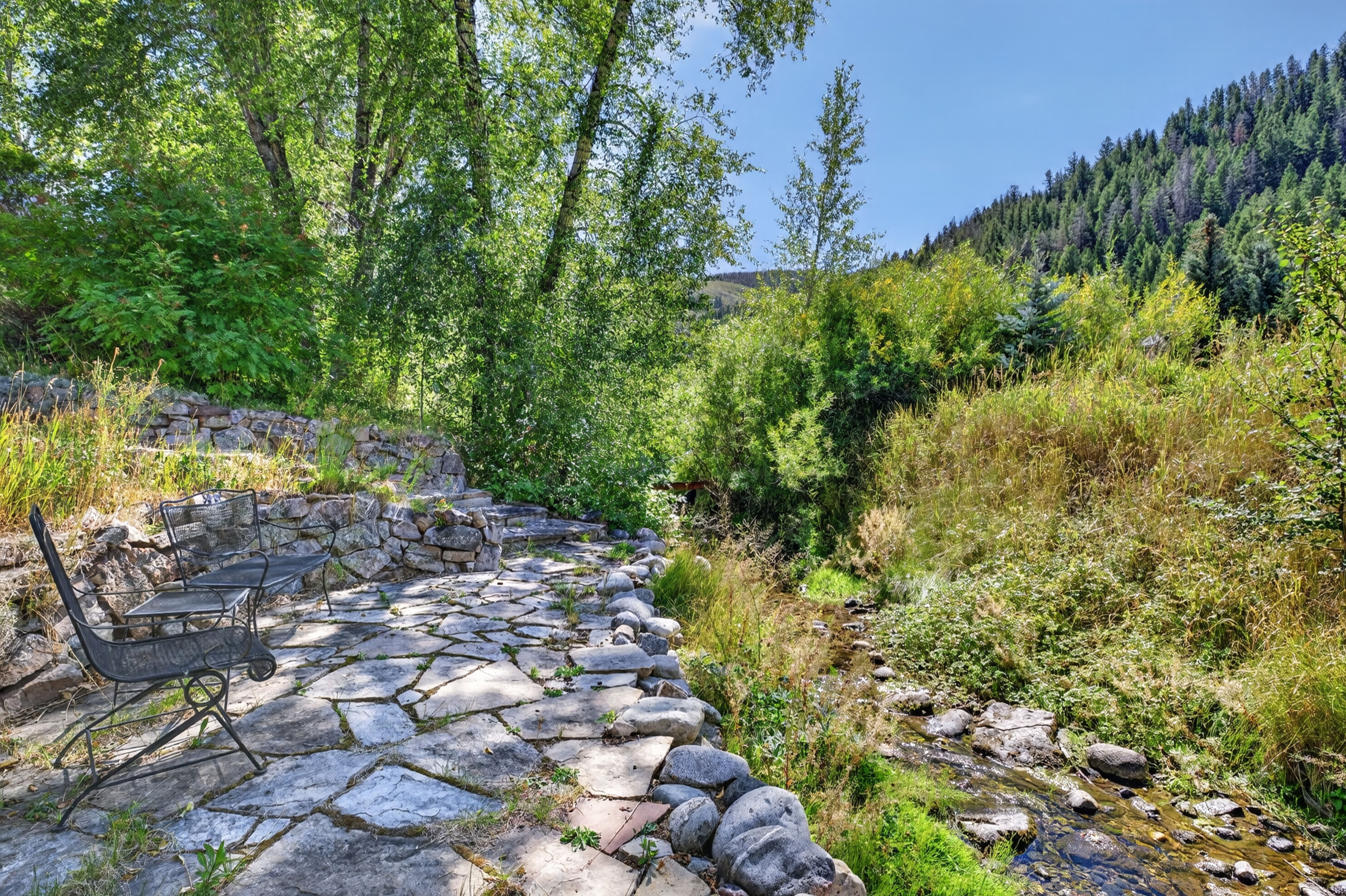  Updated 4 Bedroom Home Positioned Along the EagleVail Golf Course - 物件實景