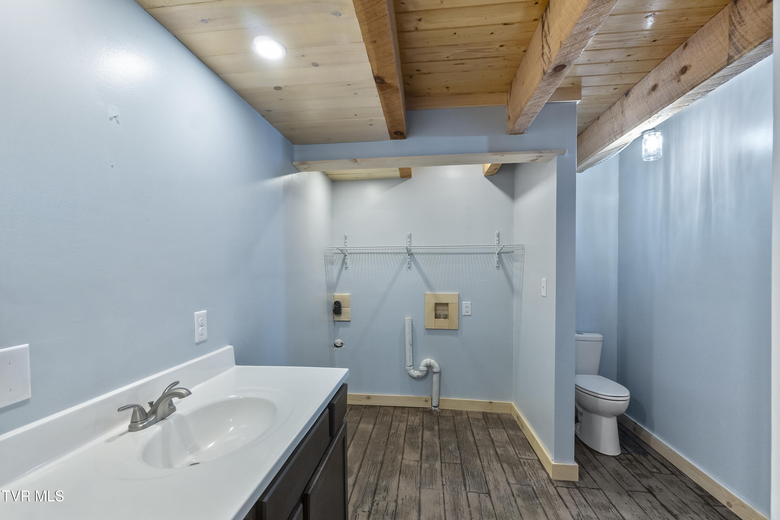 Mosheim, Tennessee, 37818, United States, 2 Bedrooms Bedrooms, ,2 BathroomsBathrooms,Residential,For Sale,1923482