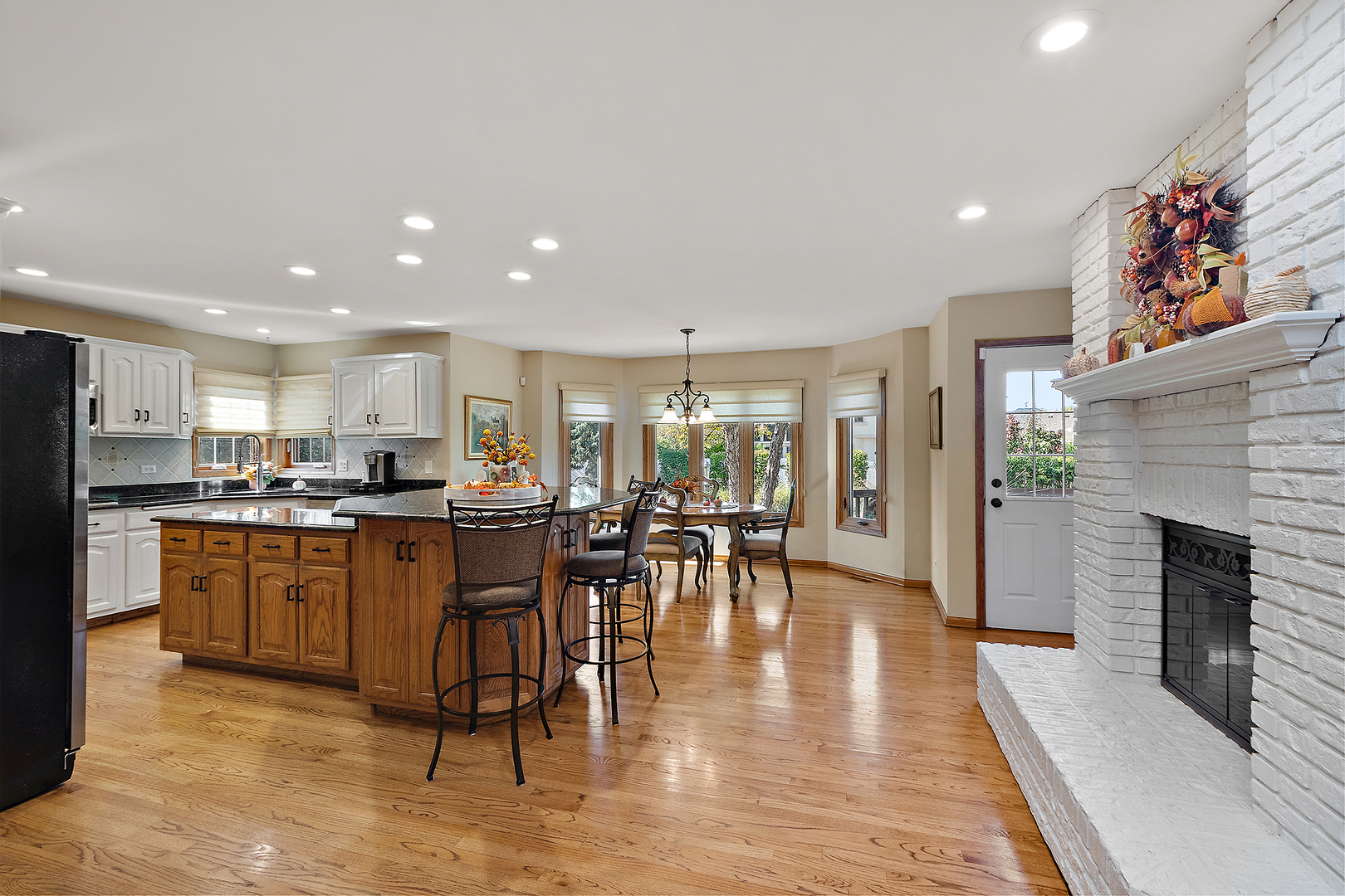 Orland Park, Illinois, 60467, United States, 4 Bedrooms Bedrooms, ,5 BathroomsBathrooms,Residential,For Sale,1987350