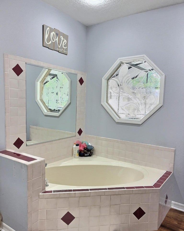 Hawthorne, Florida, 32640, United States, 5 Bedrooms Bedrooms, ,2 BathroomsBathrooms,Residential,For Sale,1903674