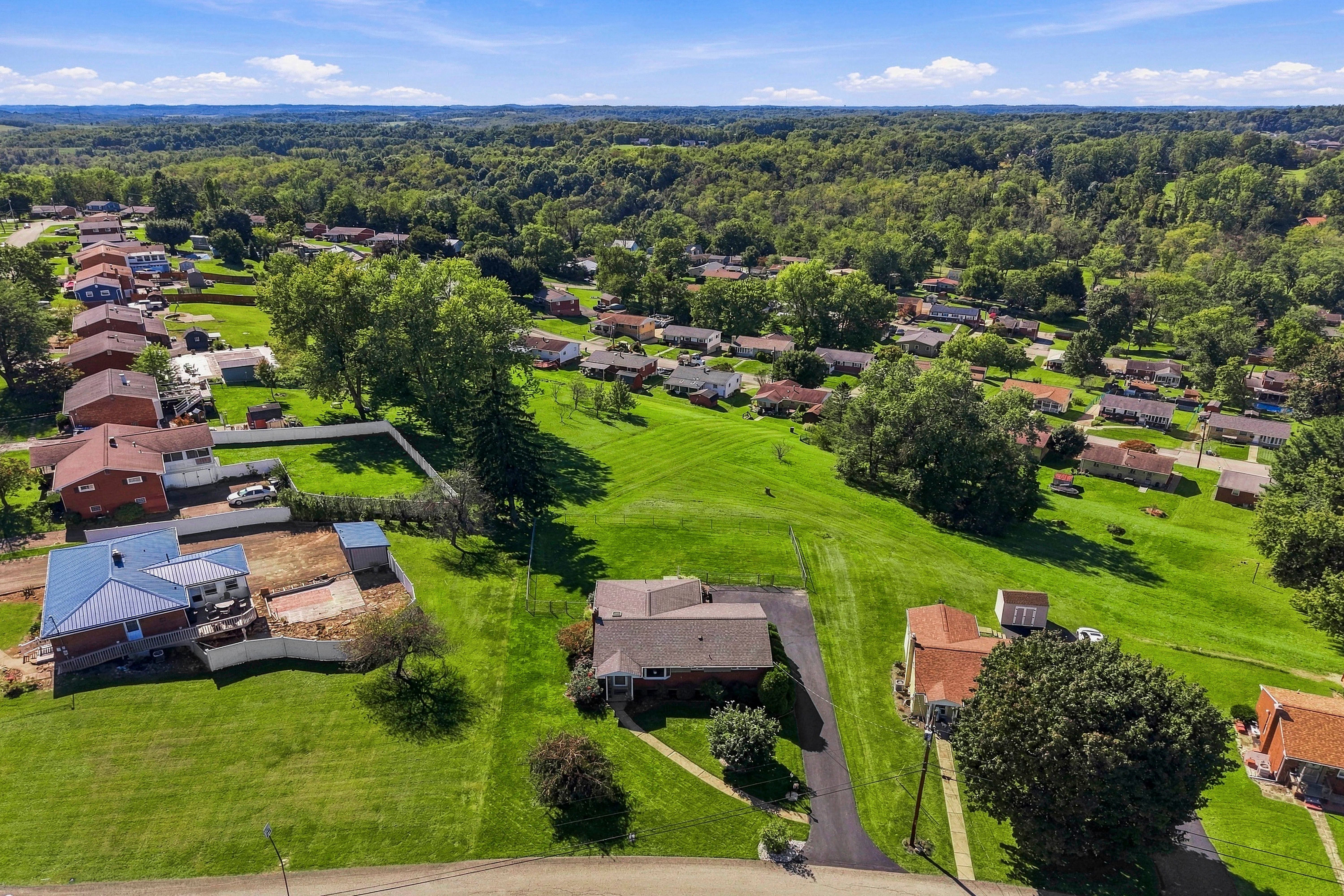  16 South Rolling Hills Avenue, Irwin, PA 15642 - 物件實景