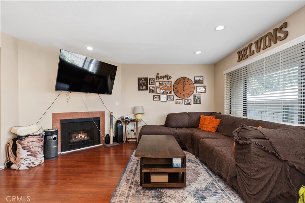 Long Beach, California, 90802, United States, 2 Bedrooms Bedrooms, ,2 BathroomsBathrooms,Residential,For Sale,1991408