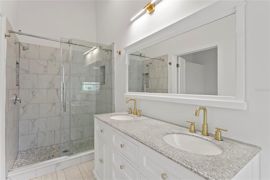 Tampa, Florida, 33602, United States, 3 Bedrooms Bedrooms, ,3 BathroomsBathrooms,Residential,For Sale,1902544