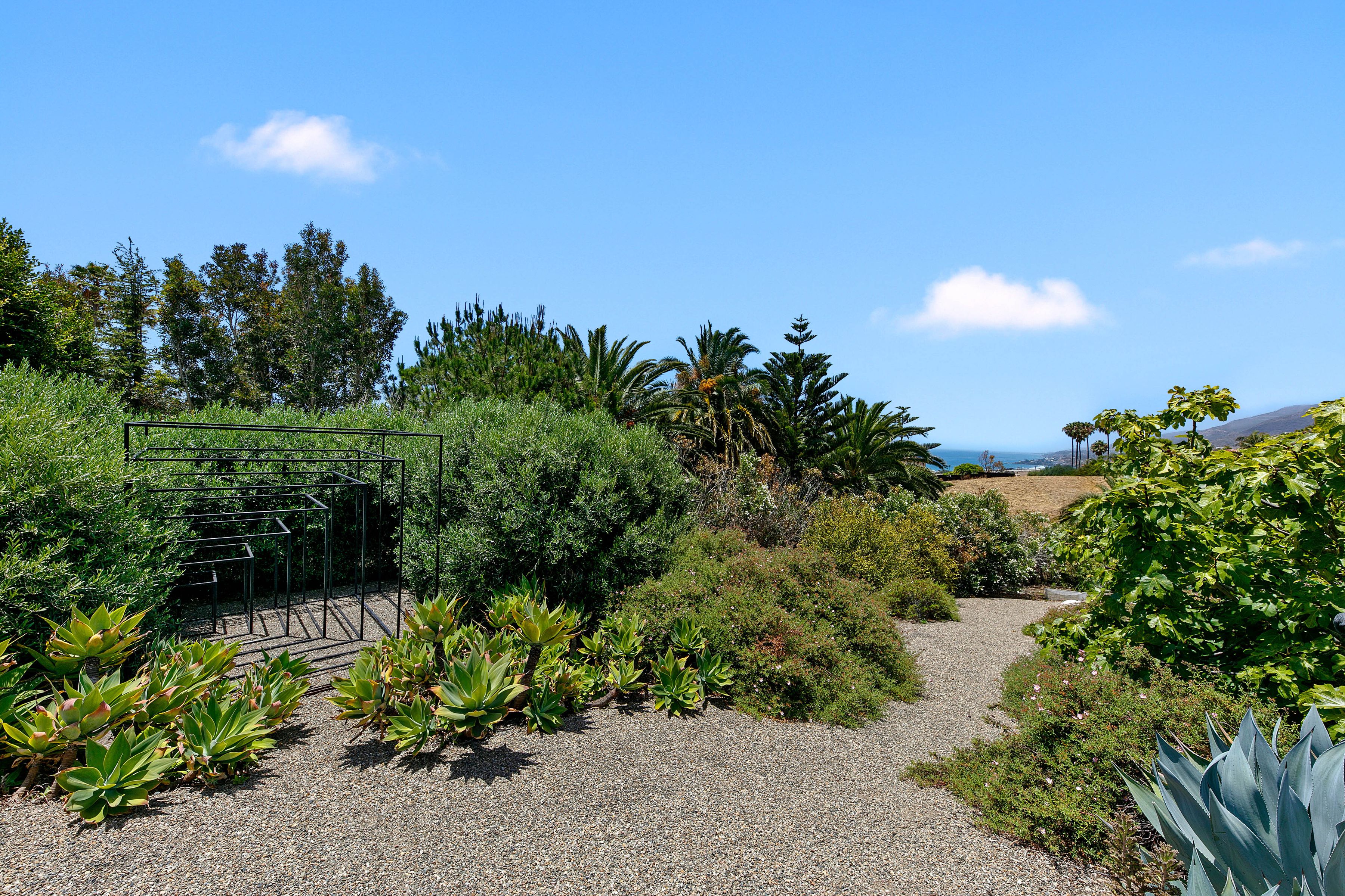  5963 Philip Avenue - 物件實景