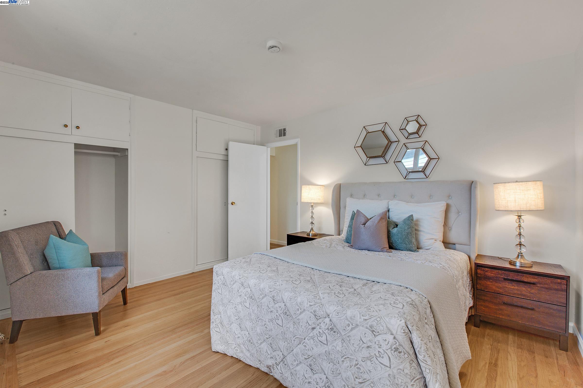 Hayward, California, 94544, United States, 6 Bedrooms Bedrooms, ,2 BathroomsBathrooms,Residential,For Sale,1868213