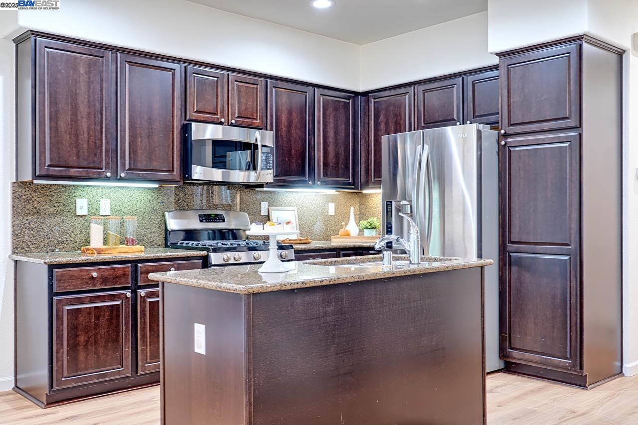 Fremont, California, 94555, United States, 3 Bedrooms Bedrooms, ,3 BathroomsBathrooms,Residential,For Sale,1940973
