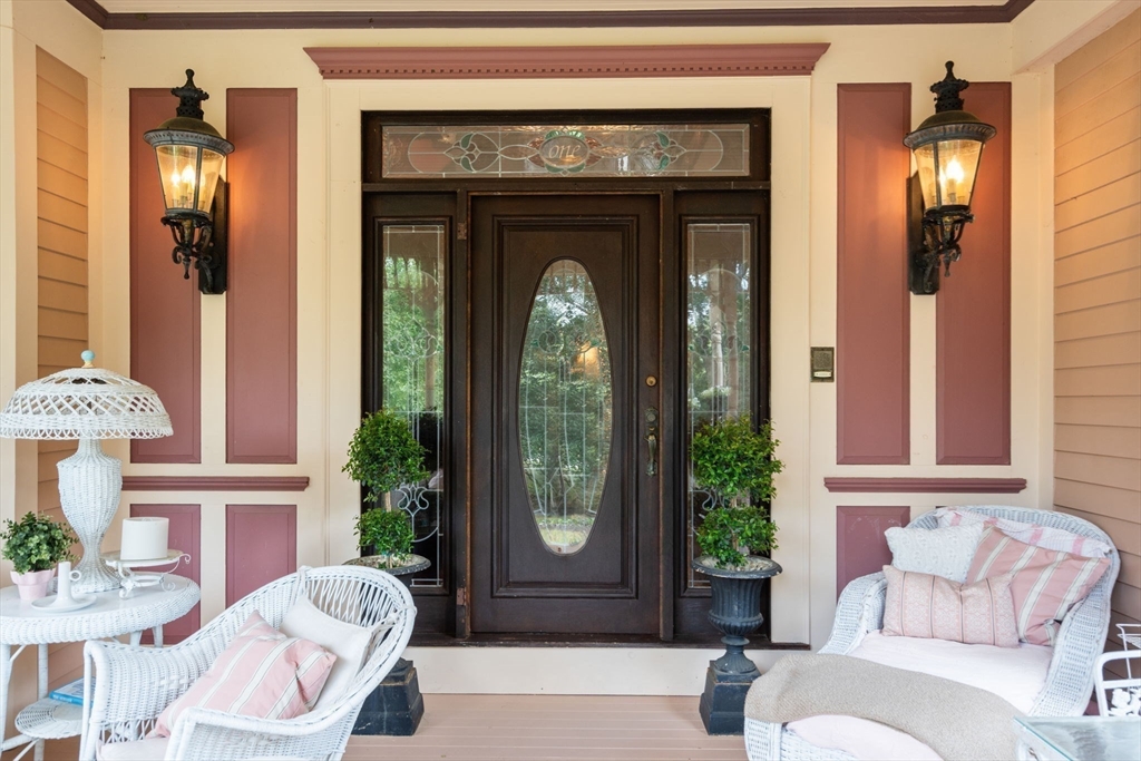 Hopkinton, Massachusetts, 01748, United States, 4 Bedrooms Bedrooms, ,5 BathroomsBathrooms,Residential,For Sale,1982386