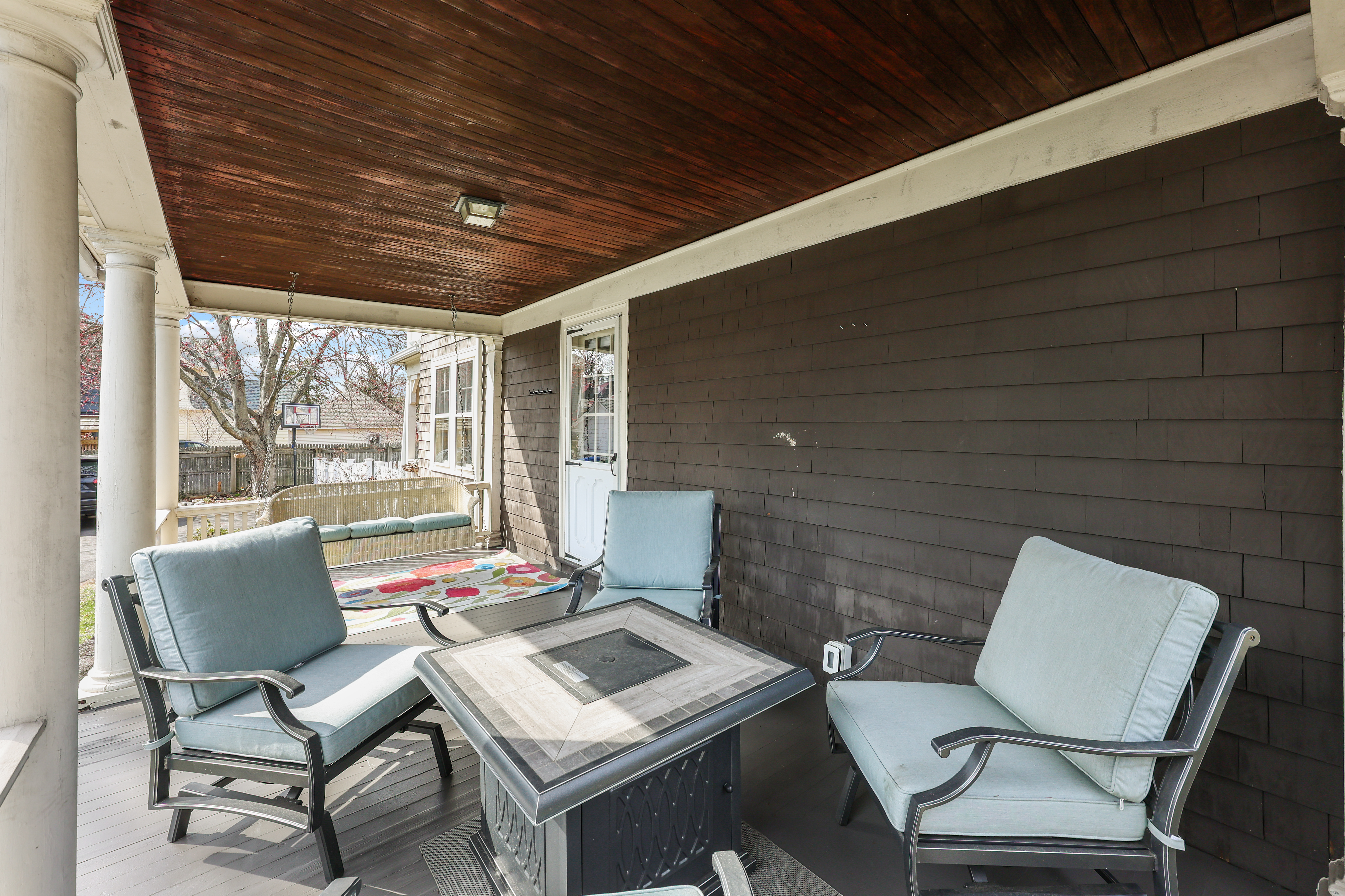  1720 Whitney Avenue - 物件實景