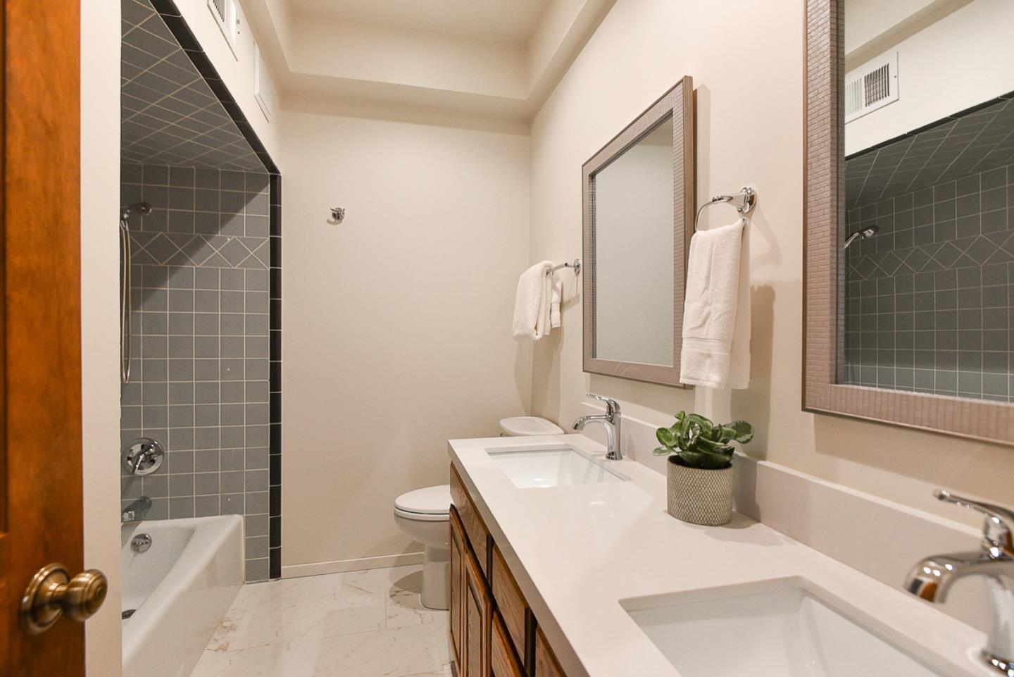 Hollister, California, 95023, United States, 3 Bedrooms Bedrooms, ,2 BathroomsBathrooms,Residential,For Sale,1983755