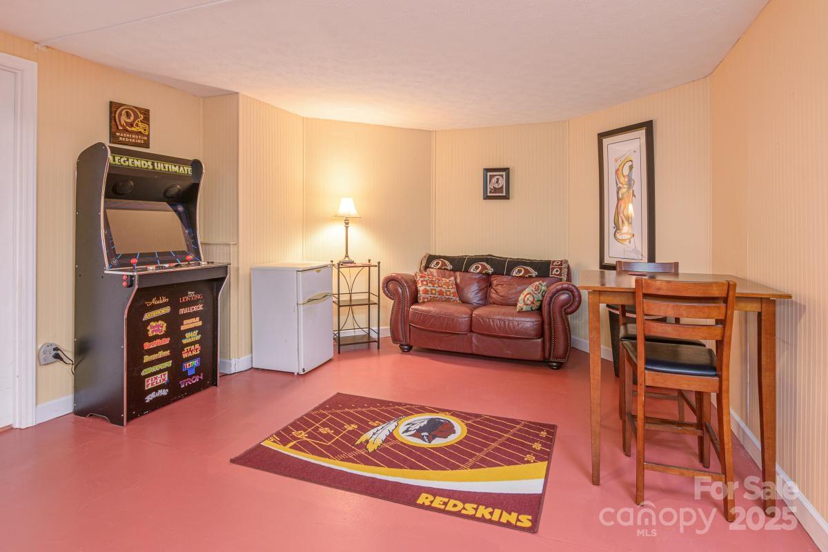 Hendersonville, North Carolina, 28739, United States, 3 Bedrooms Bedrooms, ,2 BathroomsBathrooms,Residential,For Sale,1974485