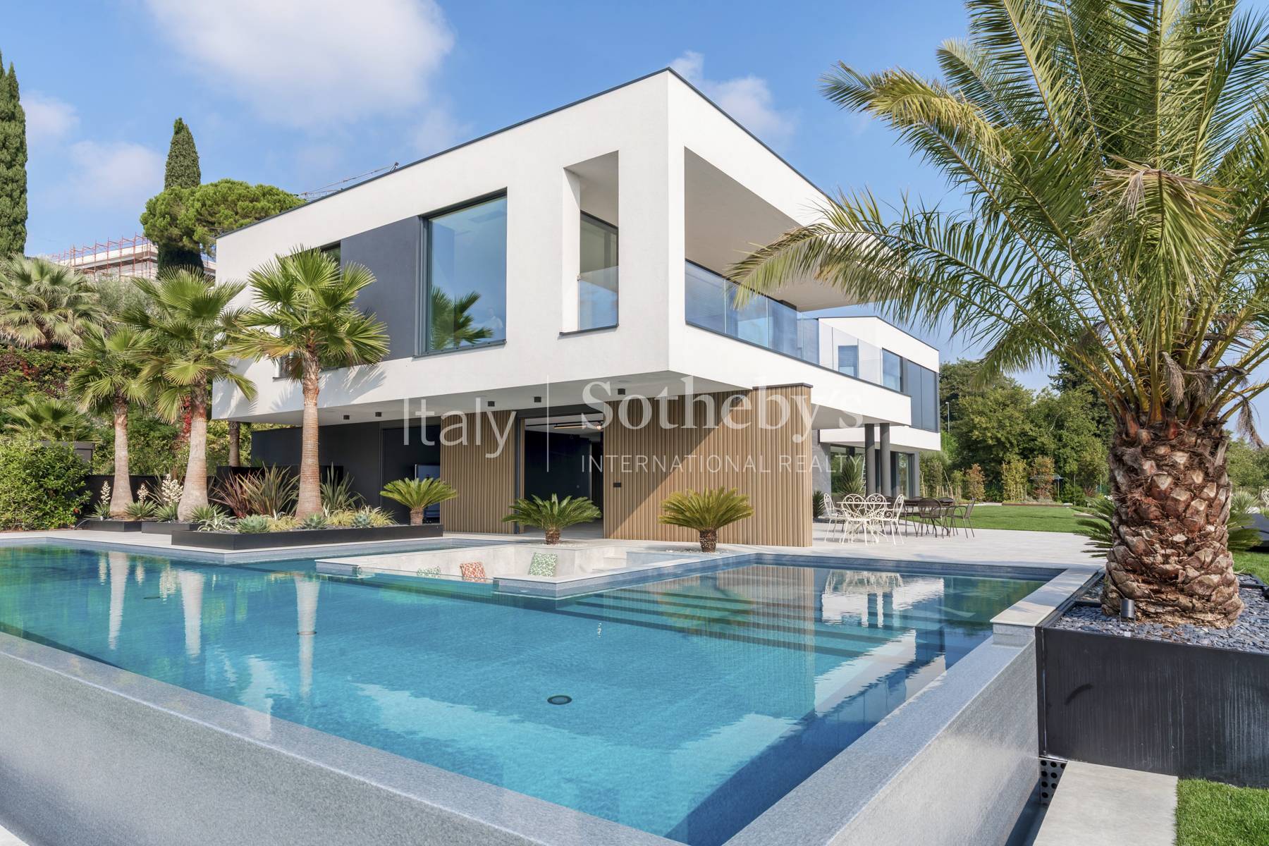  Exclusive modern villa with panoramic lake views - 物件實景